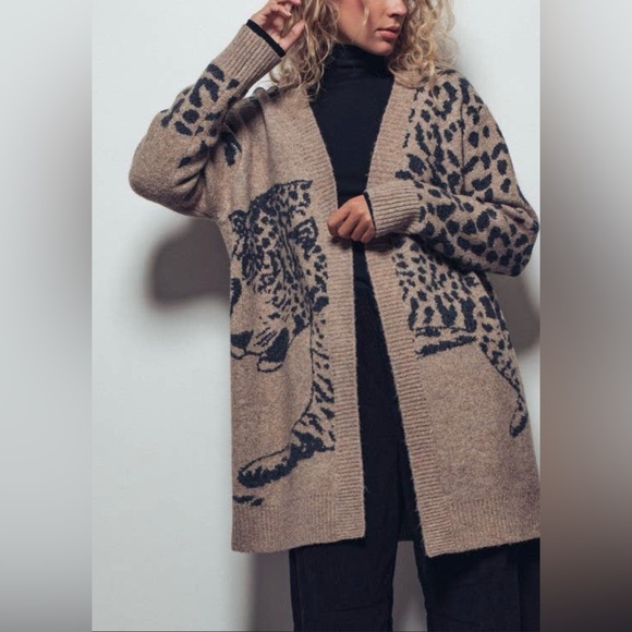 Leopard Long Knit Cardigan - Picture 2 of 13